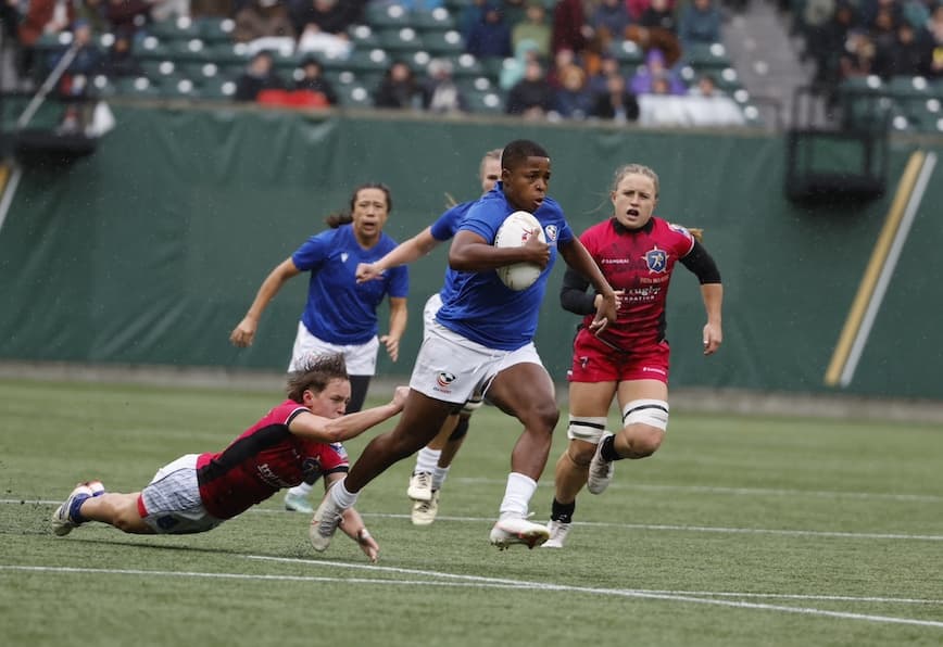 Nia Toliver runs with the ball, Nov 17 2024